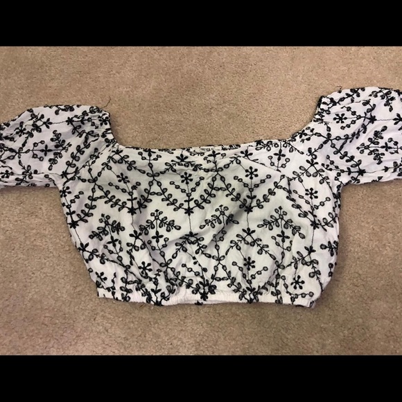 Forever 21 Tops - flower embroidered crop top